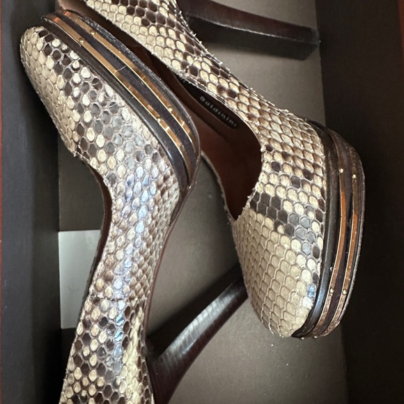 BALDININI
Platform pumps
7 (US) - Grey Like New - Picture 4 of 7